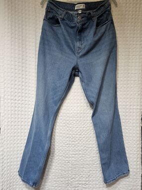 Abercrombie & Fitch High-Rise Straight Leg Jeans - Light Blue Wash